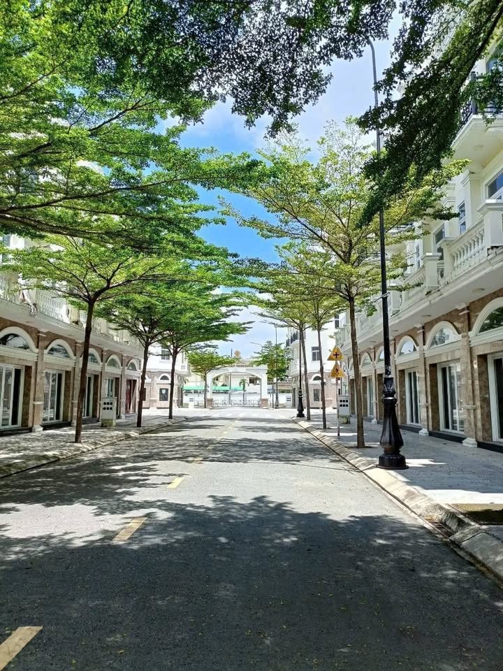 Nhà phố ICON CENTRAL Premier Residence Dĩ An 64m² giá 5.2 tỷ - Sẵn sàng đón Tết!