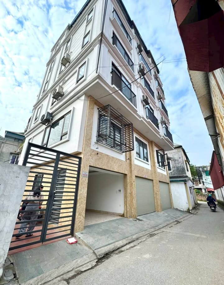 Nhà lô góc 35m² tại Ngõ 565 Bát Khối, giá thỏa thuận - Ô tô vào nhà!