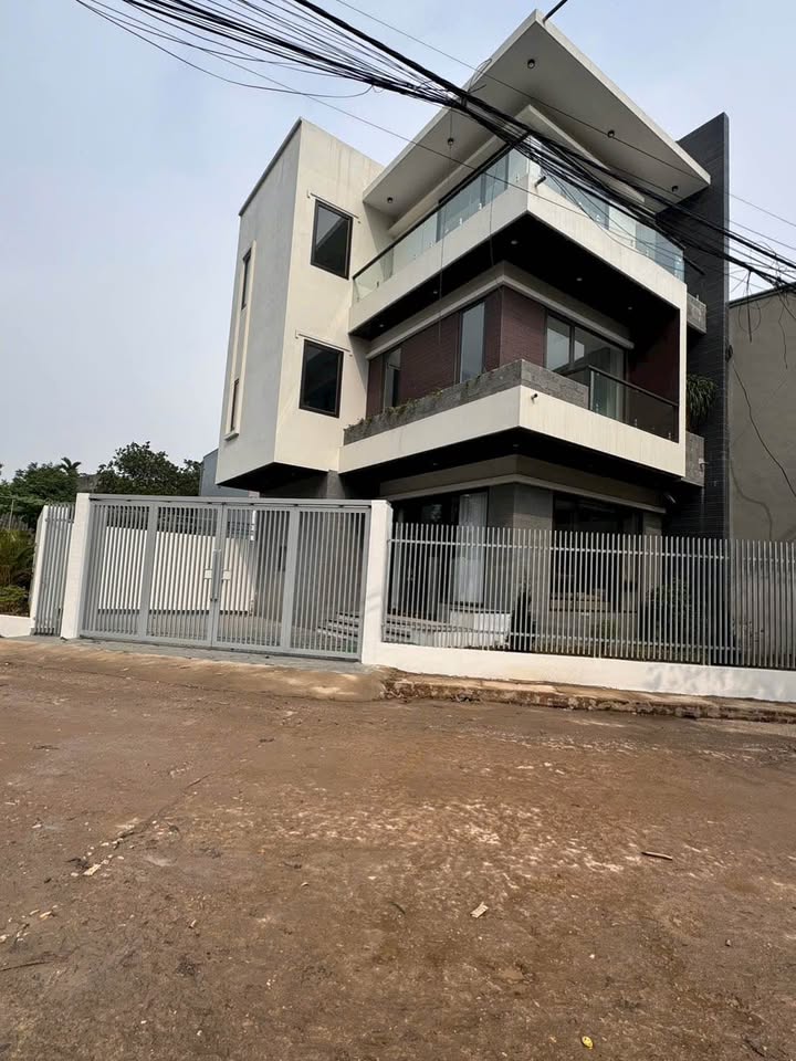 Nhà 3 tầng tại Phường Gia Sàng, Thái Nguyên 141.7m² giá 5 tỷ - 3 mặt thoáng, gần chợ!