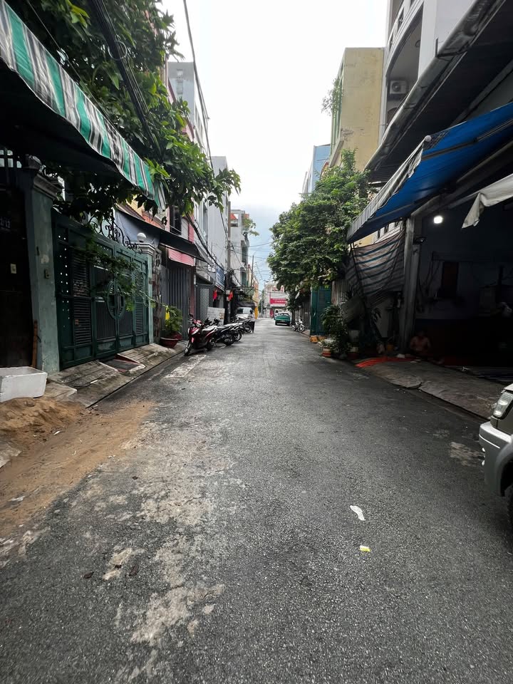 Nhà cấp 4 Lạc Long Quân, Quận Tân Bình 56m² giá 5.5 tỷ - Gần chợ và trường học!