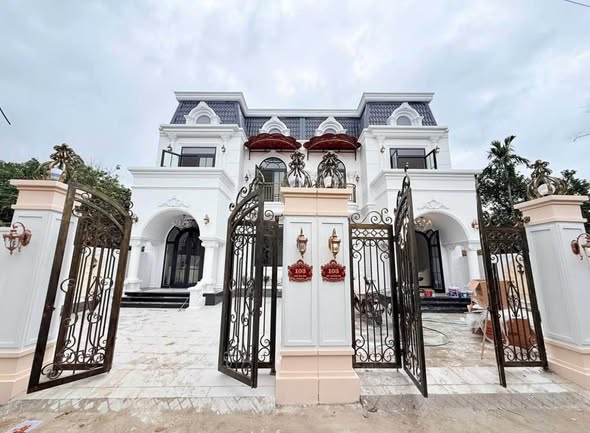 Nhà tân cổ điển đường Thiên Thai 120m² giá thỏa thuận - Thiết kế ấn tượng