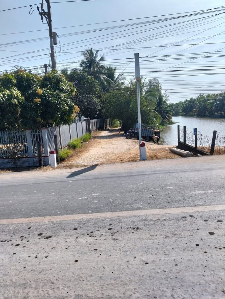 Đất nền Tân Thanh Giồng Trôm 80m² giá 270 triệu - Đường xe du lịch thuận tiện!