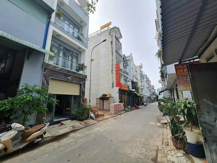 Xưởng hẻm 33 Đường Bến Lội, Quận Bình Tân, 128m² giá 9.3 tỷ - Tiện ích đầy đủ, giao thông thuận lợi!