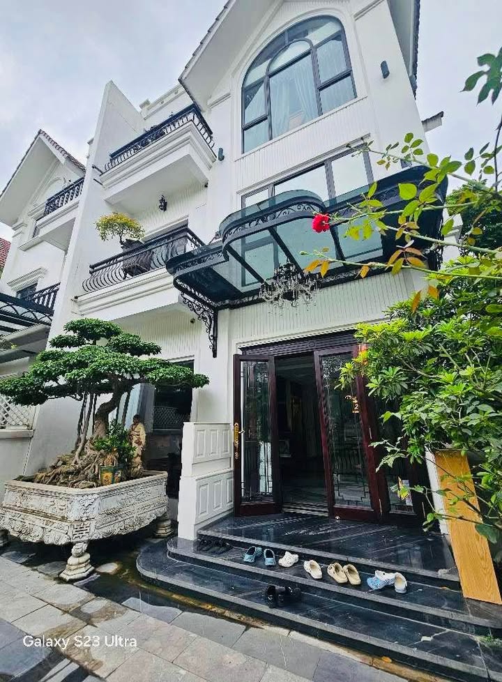 Biệt thự Hoa Sữa - Vinhomes Riverside Long Biên 200m² giá 145 tỷ - Không thể bỏ lỡ!