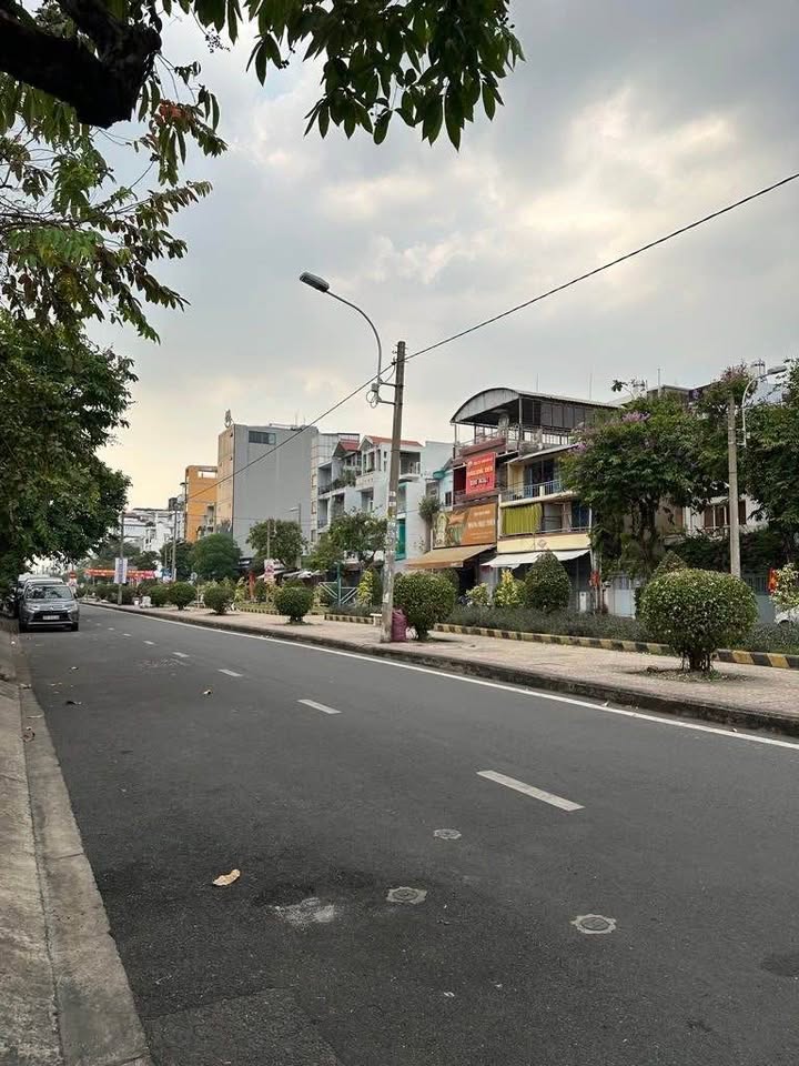 FrontHouse đường Hiền Vương, Quận Tân Phú, 84m² giá 12 tỷ - Kinh doanh đỉnh cao!