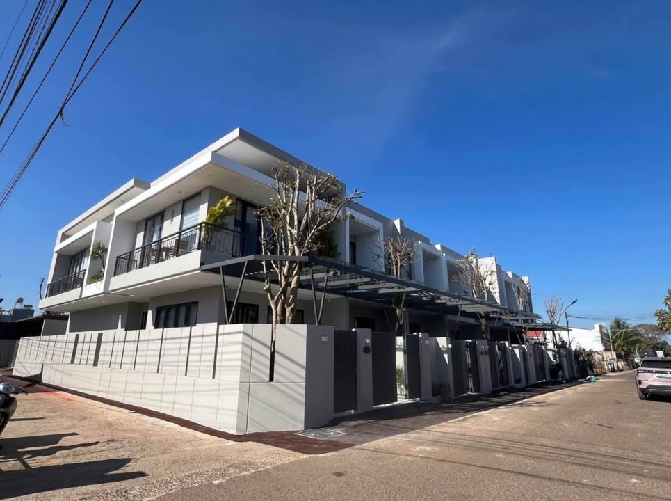 Nhà đẹp Phường Tân Thành Buôn Ma Thuột 165m² giá 3.69 tỷ - Full nội thất sang trọng!