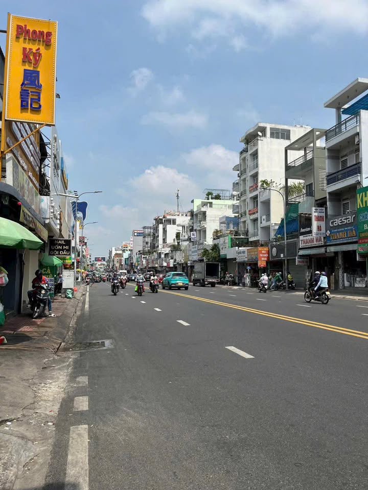 Nhà mặt tiền Lê Quang Định, Quận Bình Thạnh, 1092m² giá 129 tỷ - Đầu tư sinh lời cao!