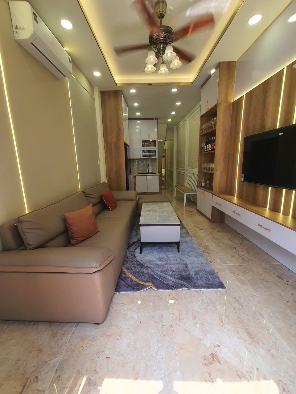 Nhà hẻm 6m, Lạc Long Quân, 40m², giá 5 tỷ - Sẵn sàng đón Tết!