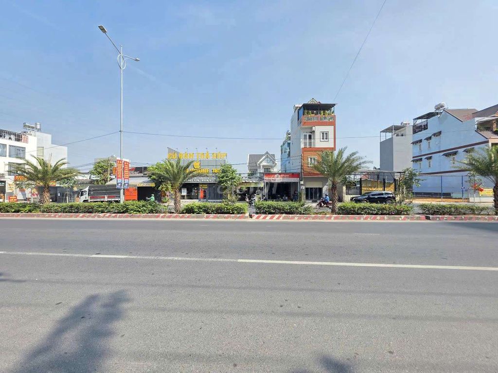 Nhà mặt tiền đường Thống Nhất, Dĩ An 586m² giá 68 tỷ - Đầu tư sinh lời cao!