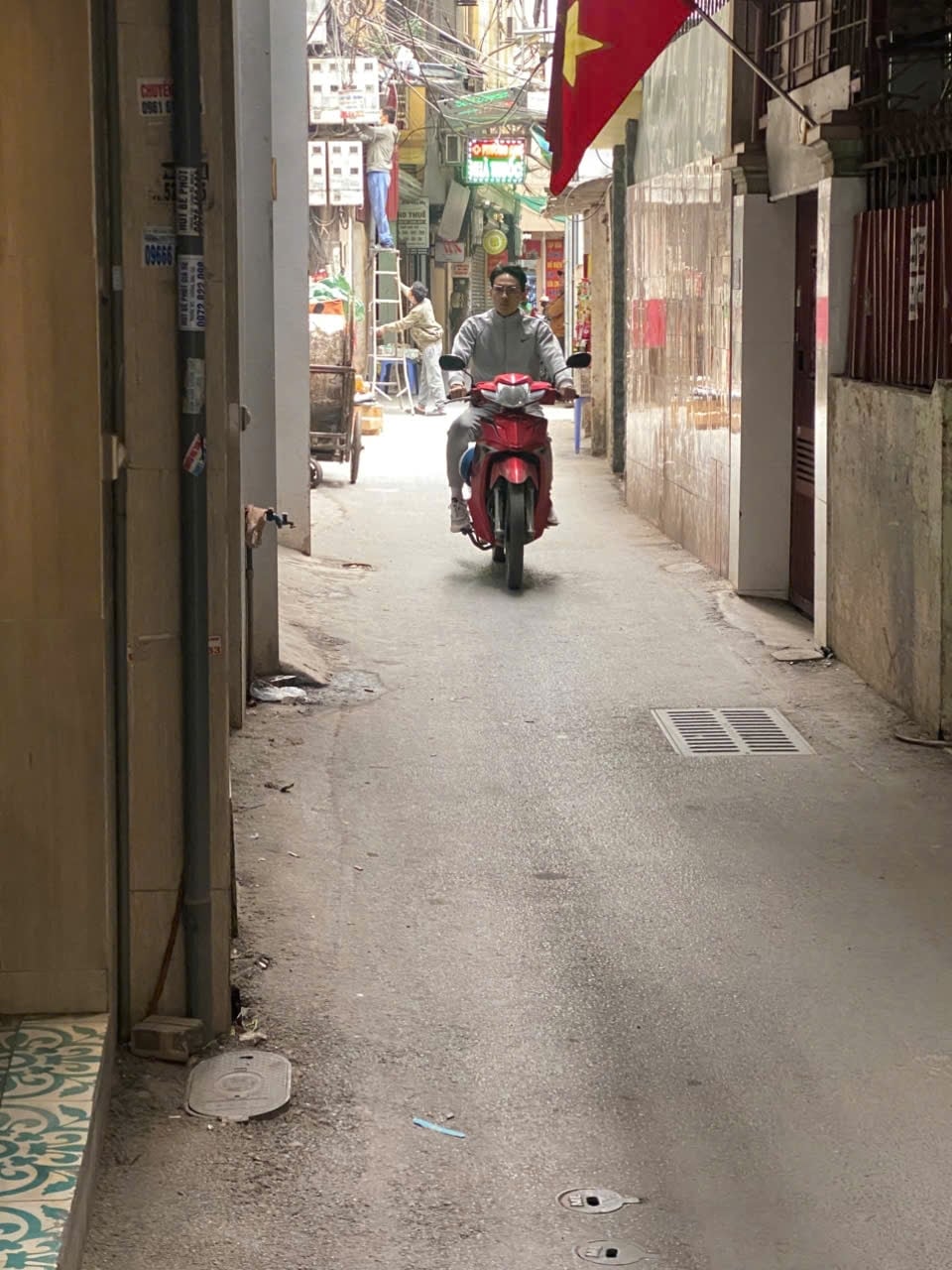 Nhà phố Phường Mai Dịch, Cầu Giấy 31.5m² giá 7.6 tỷ - Kinh doanh sầm uất ngay ngõ!