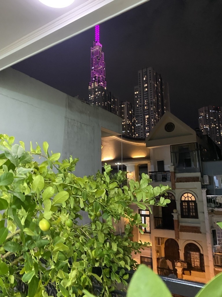 Nhà hxh 10m có vỉa hè đối diện Landmark 81 - 80m², 4 tầng - 18.9 tỷ