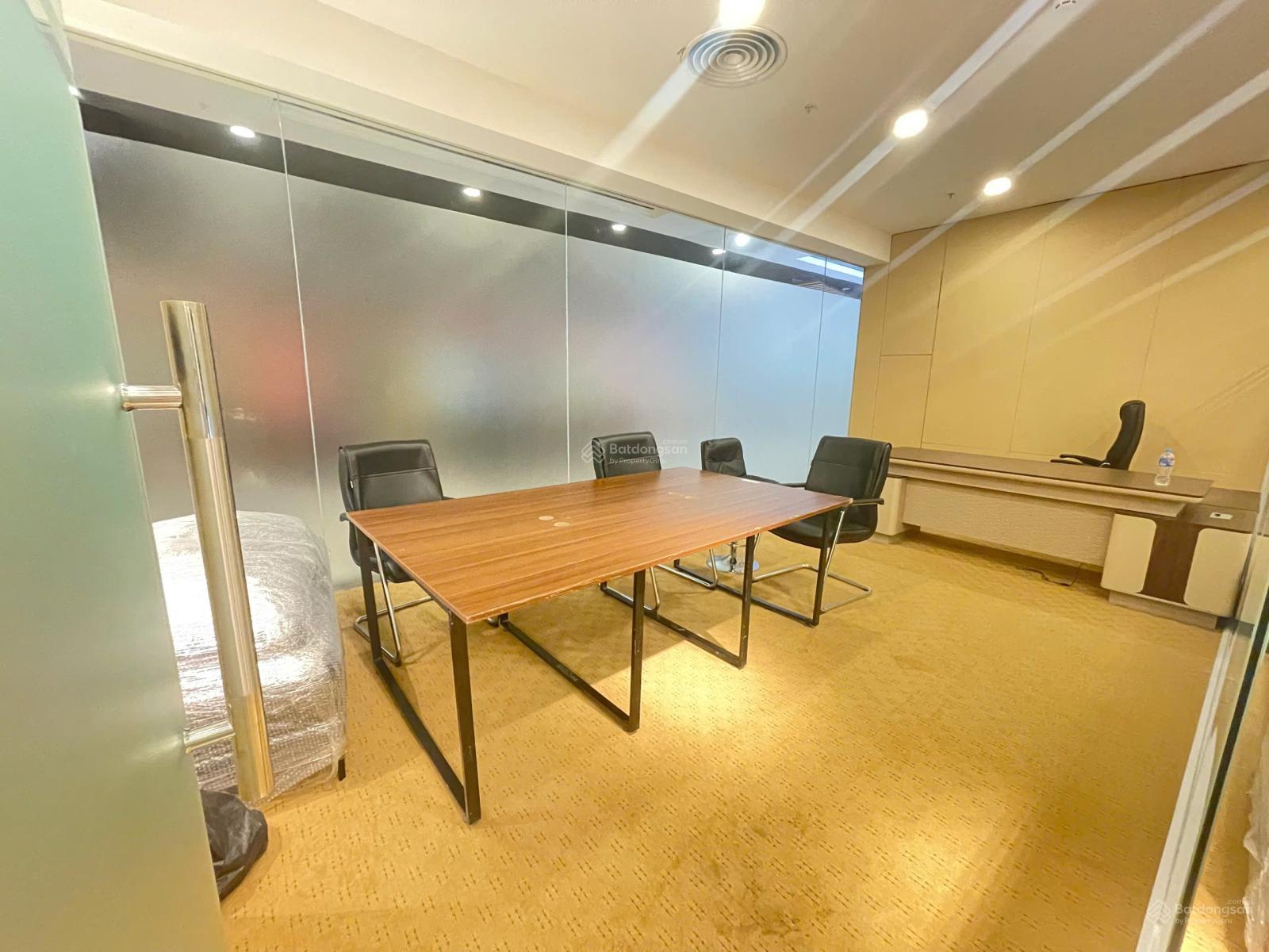 Cho thuê văn phòng - mặt bằng kinh doanh tại TTTM Royal City 350m² giá 133 triệu - Thiết kế hiện đại, tiện ích đầy đủ!