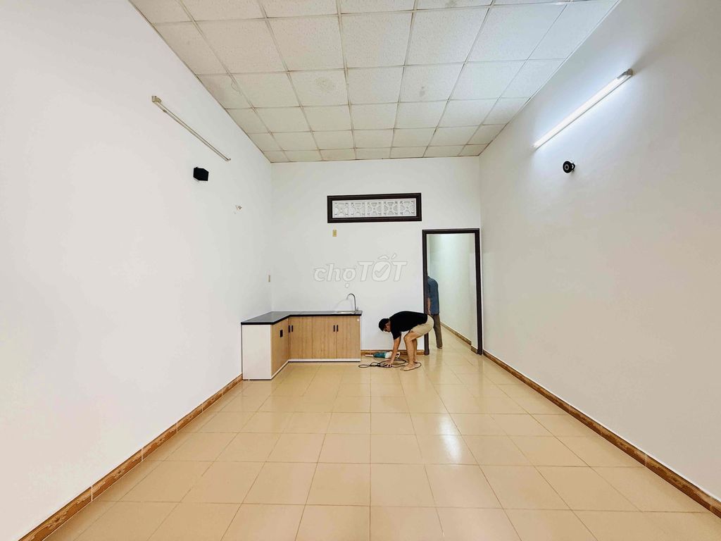 Nhà nguyên căn Huỳnh Thị Hai, Quận 12, 70m² - Gần chợ Hạt Điều!