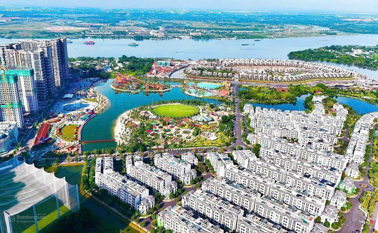 Căn hộ Vinhomes Grand Park 72m² giá 3.4 tỷ - Căn góc view hồ cá koi!