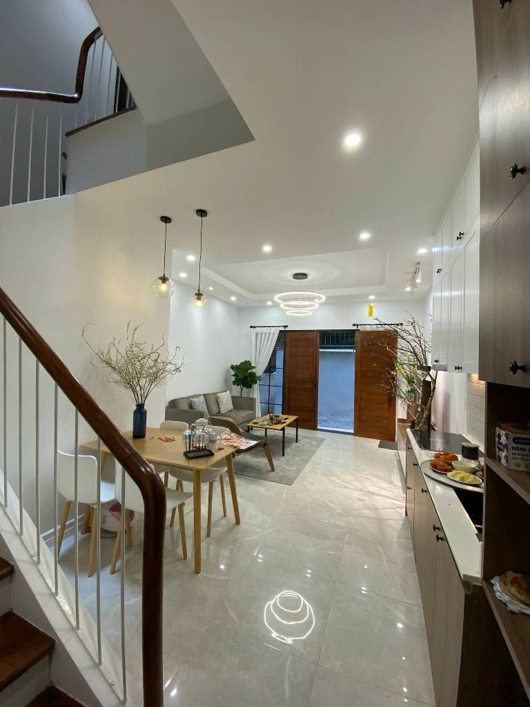 Bán nhà 4 tầng Bồ Đề Long Biên 35m² giá 8,6 tỷ - Thiết kế hiện đại, thoáng sáng!