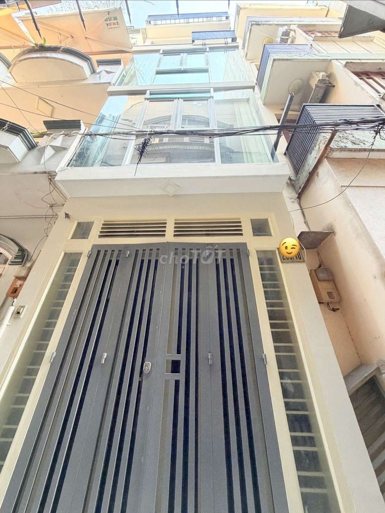 Nhà phố Hòa Hưng Quận 10 18m² giá 4.95 tỷ - Yên tĩnh, tiện nghi, vị trí đắc địa!