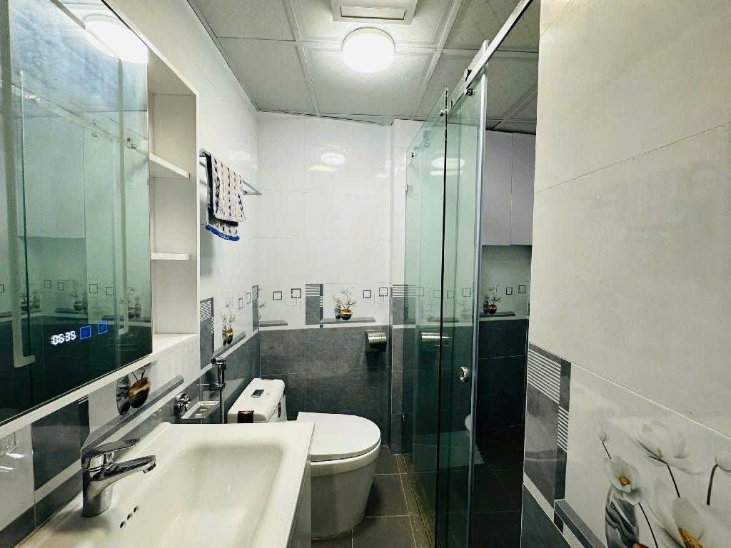 Nhà 5 tầng thang máy Phường Ngọc Hà 32m² giá 9.9 tỷ - Vị trí đắc địa gần Hồ Tây