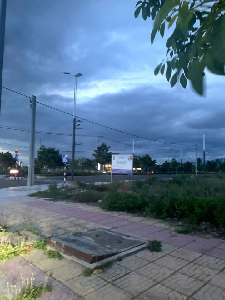 Đất nền cặp góc đường Phan Bội Châu, Mỹ Bình, 216m² - Đầu tư sinh lời hấp dẫn!