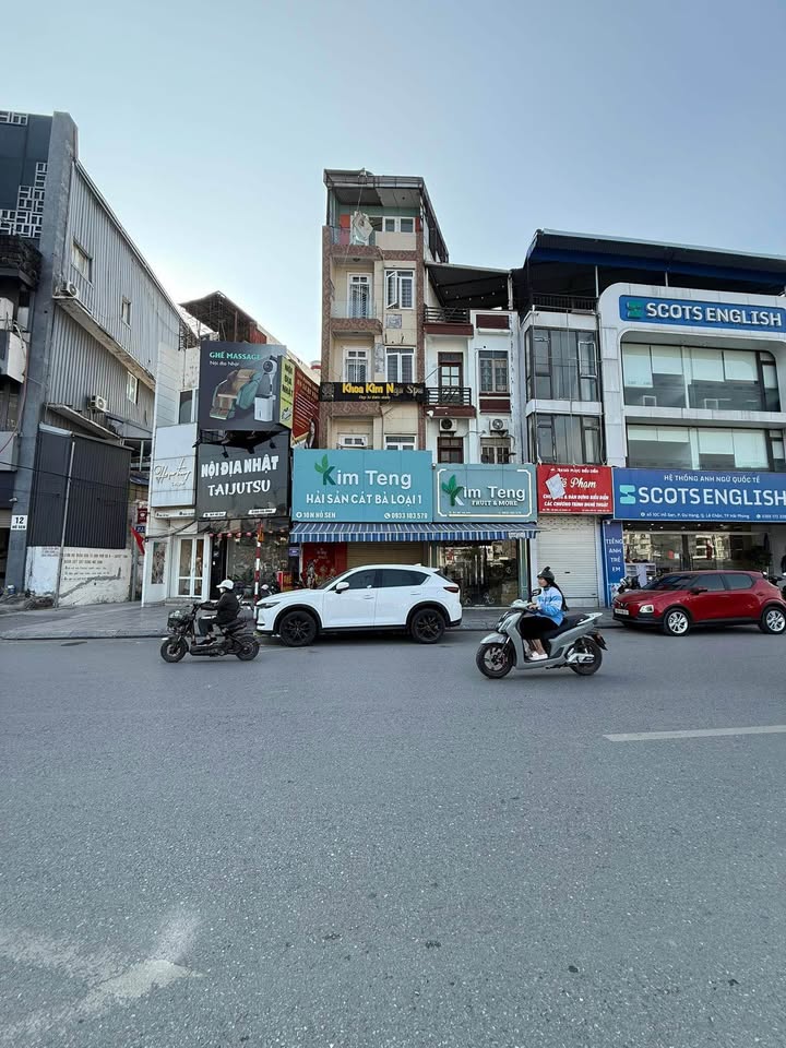 Nhà mặt đường Hồ Sen, 33m² giá 9,9 tỷ - Kinh doanh sầm uất!