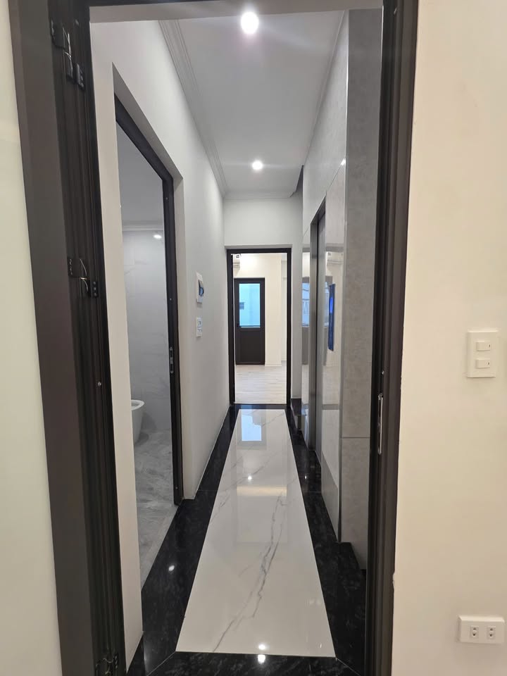 Nhà phố Xuân Đỉnh 50m² giá 15.5 tỷ - Thiết kế hiện đại, thang máy riêng