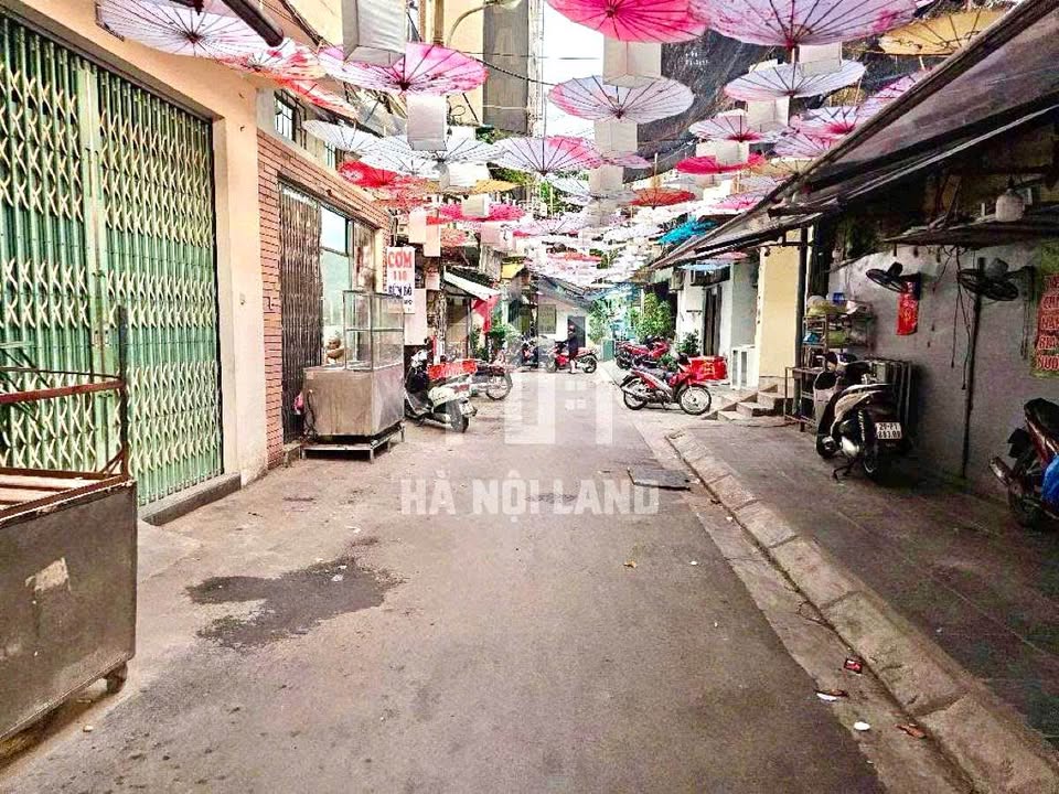 Nhà 5 tầng tại Mai Dịch, Cầu Giấy, 31m² giá 8 tỷ - Vị trí đắc địa gần ĐH Thương mại!