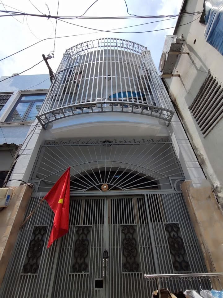 Nhà 2 tầng hẻm Nguyễn Kiệm, Phú Nhuận 35m² giá 5 tỷ - Tiện nghi và thoáng đãng!