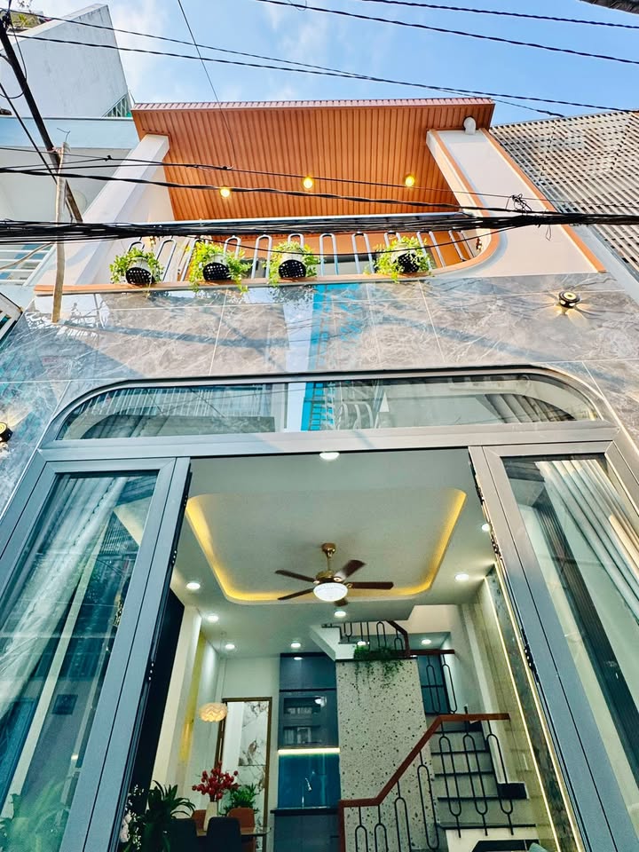 Nhà đẹp Bình Thạnh 36m² giá 5.9 tỷ - Full nội thất, sẵn sàng vào ở!