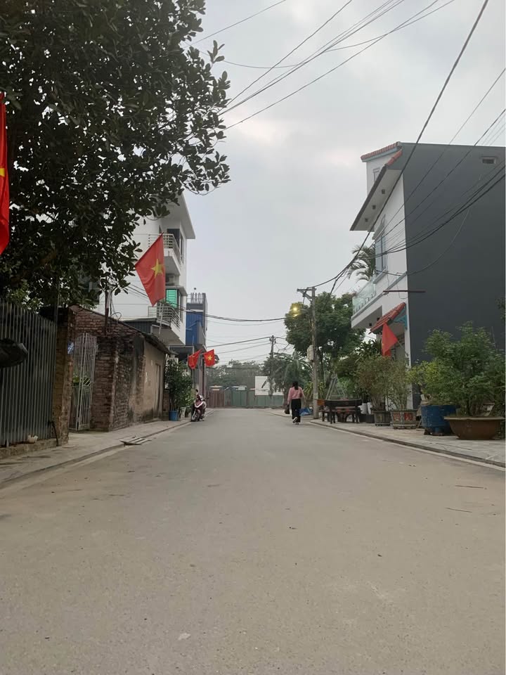 Nhà riêng Thôn Đìa, Xã Nam Hồng 75m² giá 5 tỷ - Vị trí đẹp, kết nối thuận lợi!