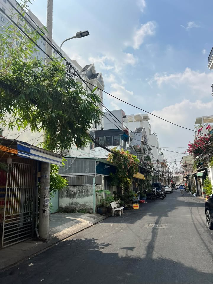 Nhà phố Vườn Lài, Quận Tân Phú, 72m² giá 7.3 tỷ - Ô tô vào tận nhà!