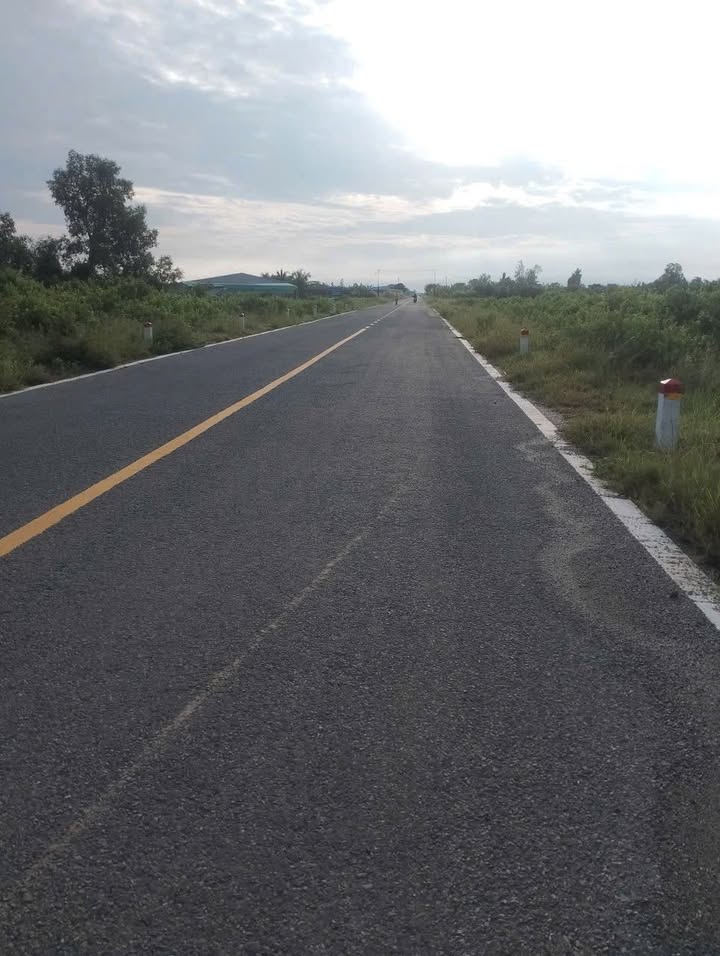 Đất mặt tiền lộ Đông Tây, Xã Hòa Tú 1000m² giá 500 triệu - Đầu tư sinh lời!