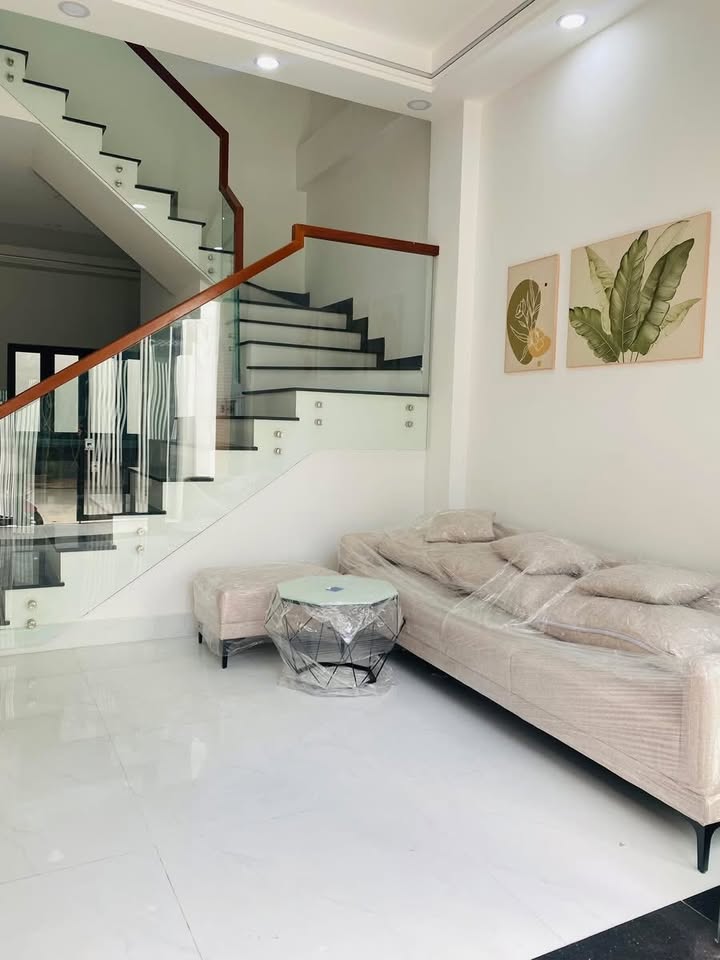 Nhà 3 tầng Gò Cát 56m² giá 6 tỷ - Phong thủy đẹp, ô tô vào tận nơi!