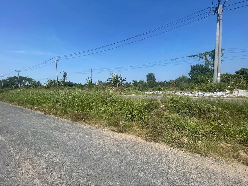 Đất mặt tiền Bạch Đằng, TP Sóc Trăng, 2600m² giá 6.8 tỷ - Cơ hội đầu tư hấp dẫn!