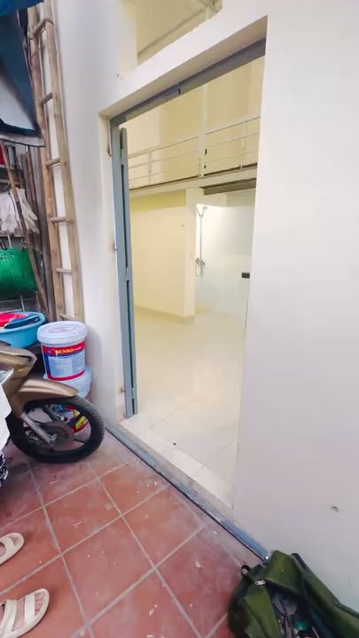 Phòng trọ mới xây tại Phố Nam Dư, 18m² giá chỉ 1.8 triệu - Thoải mái giờ giấc!