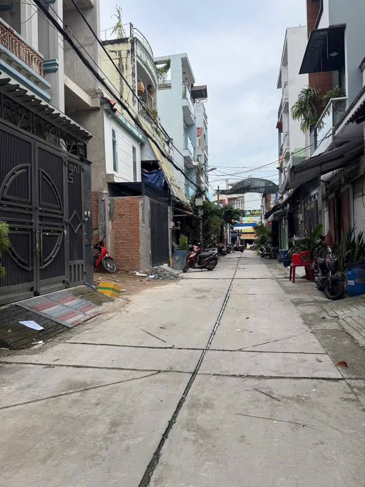 Nhà Gò Xoài, Bình Tân 70m² giá 5.8 tỷ - Phù hợp cho gia đình lớn!