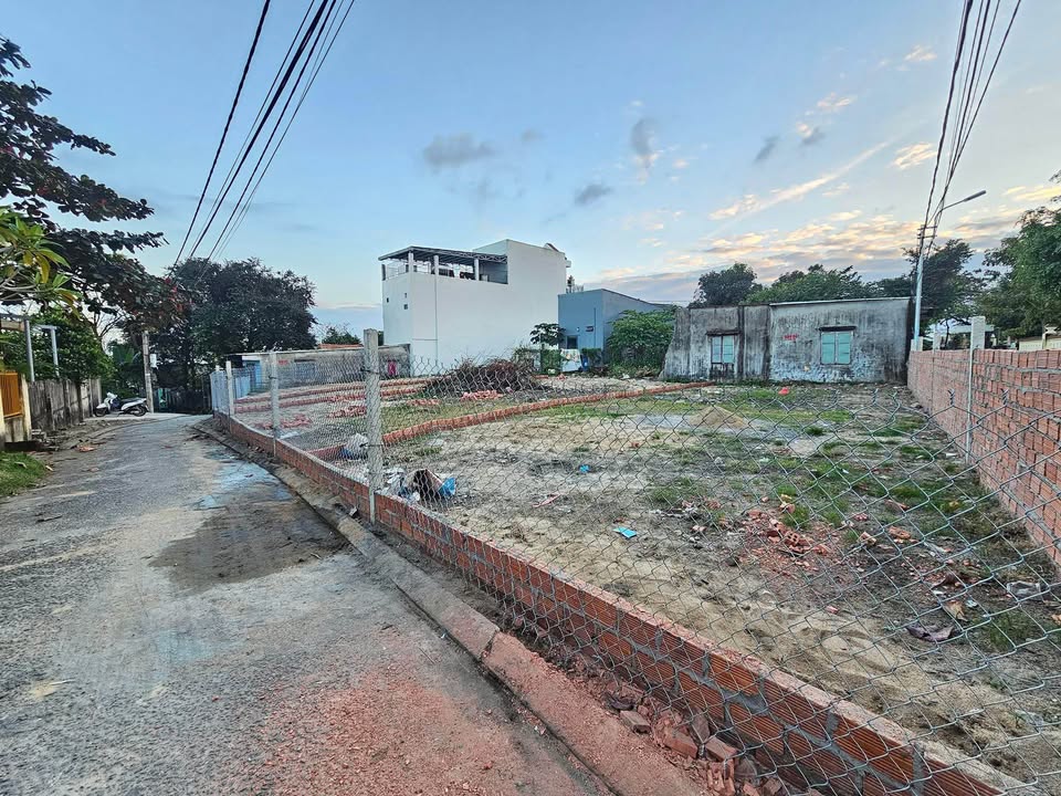 Đất hai mặt tiền Ngô Xuân Thu 120m² giá 1.9 tỷ - Sổ hồng chính chủ!