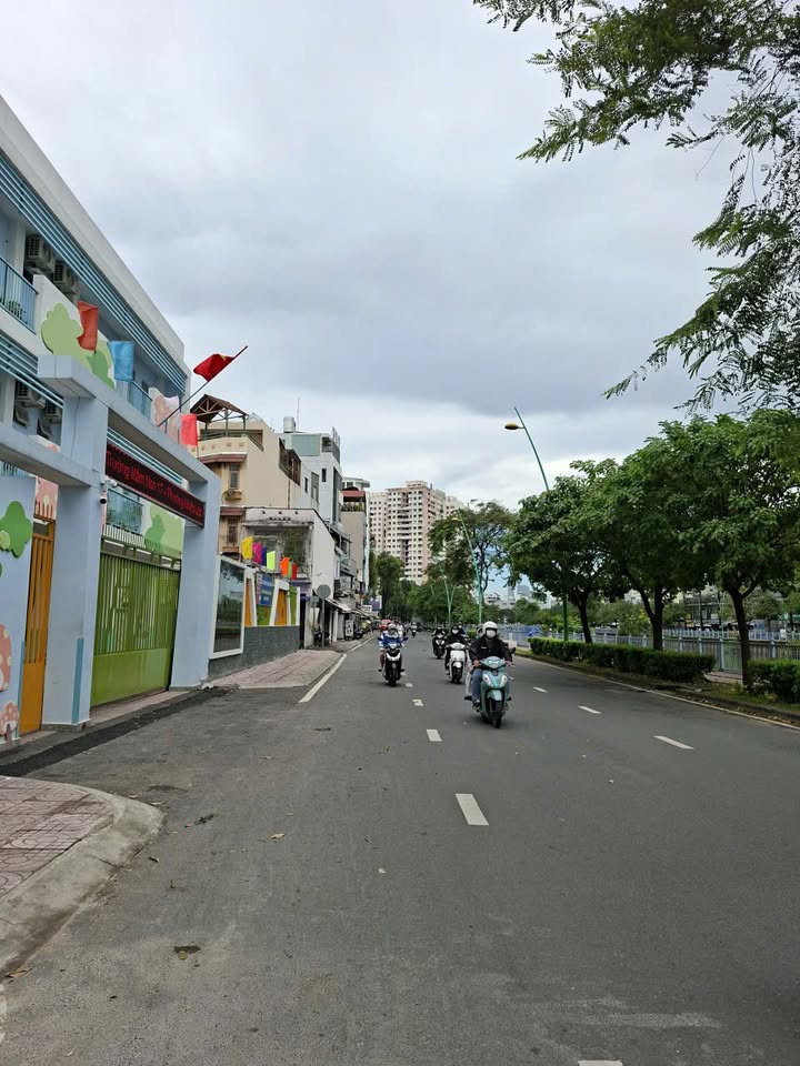 Nhà phố Lê Văn Sỹ, Quận 3, 24m² giá 7.45 tỷ - Kinh doanh sầm uất!