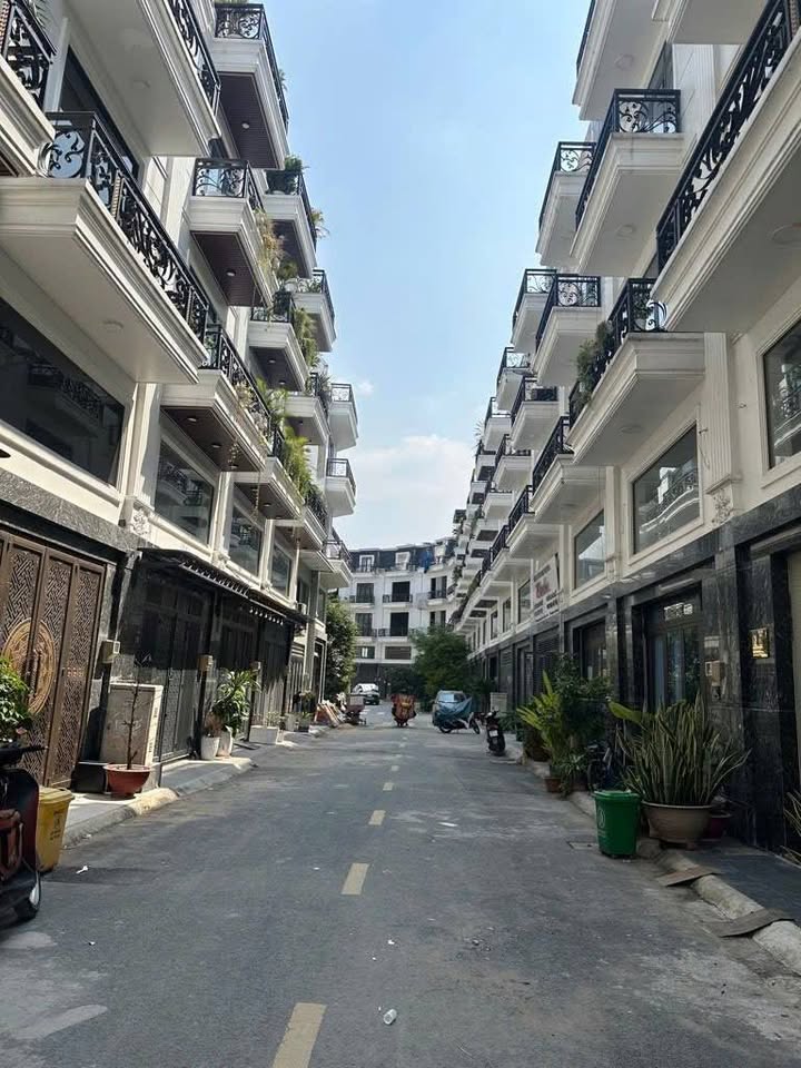 Nhà 5 tầng Thạnh Xuân 51m² giá 6 tỷ - Full nội thất cao cấp sẵn sàng vào ở!