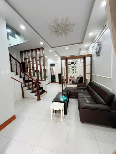 Nhà nguyên căn 2 lầu Tây Sông Hậu - 60m² giá 9 triệu, đầy đủ nội thất!