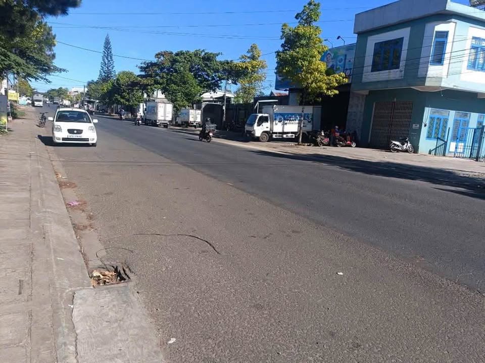 Nhà mặt tiền đường Lê Thánh Tôn, TP Quy Nhơn 300m² giá 5 tỷ - Cơ hội kinh doanh tuyệt vời!