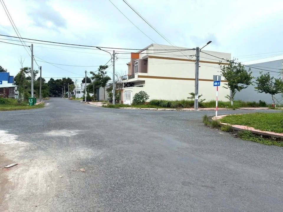 Kho xưởng cho thuê tại KDC Trường An, Vĩnh Long 180m² - Nền cao ráo, sạch đẹp