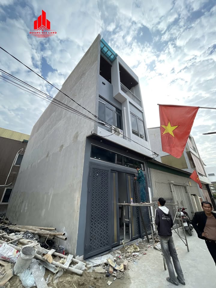 Nhà 3 tầng đẹp tại ngõ Lý Tự Trọng, Hà Huy Tập 62.7m² - Thiết kế rộng rãi, gần trường đại học!