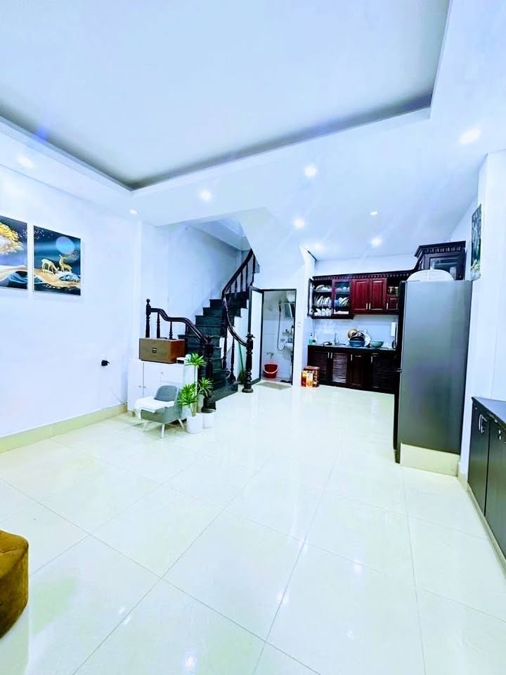 Mặt Phố Kinh Doanh Đỉnh Tại Viện Bỏng, Hà Nội - 35m² Giá 10 Tỷ