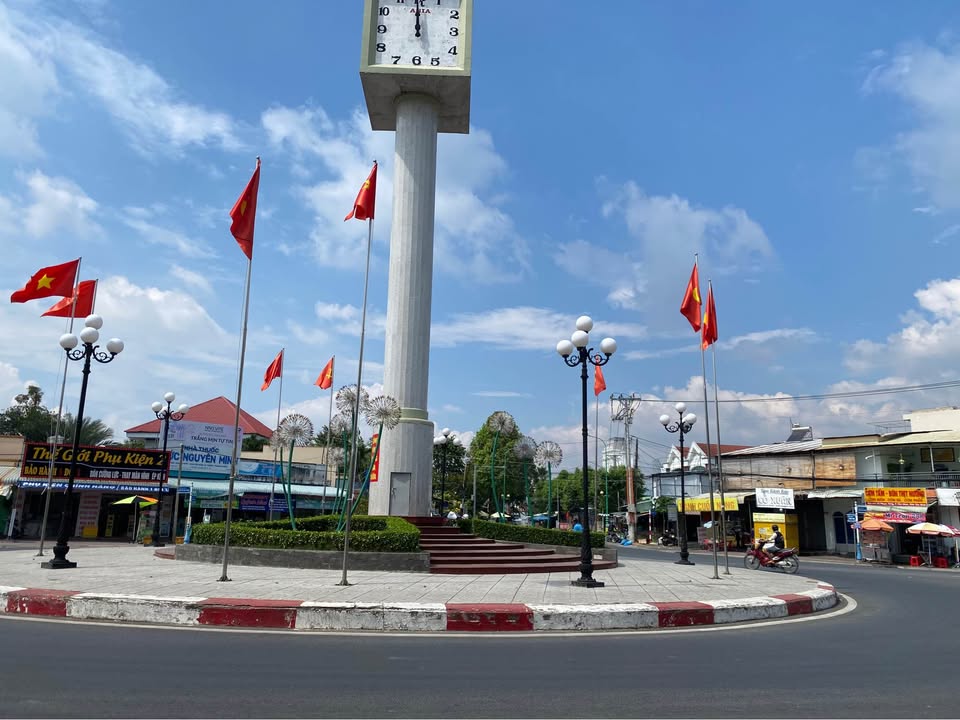 Đất mặt tiền đường Nguyễn Chí Thanh, Tây Ninh 350m² giá 7.7 tỷ - Cơ hội đầu tư tuyệt vời!