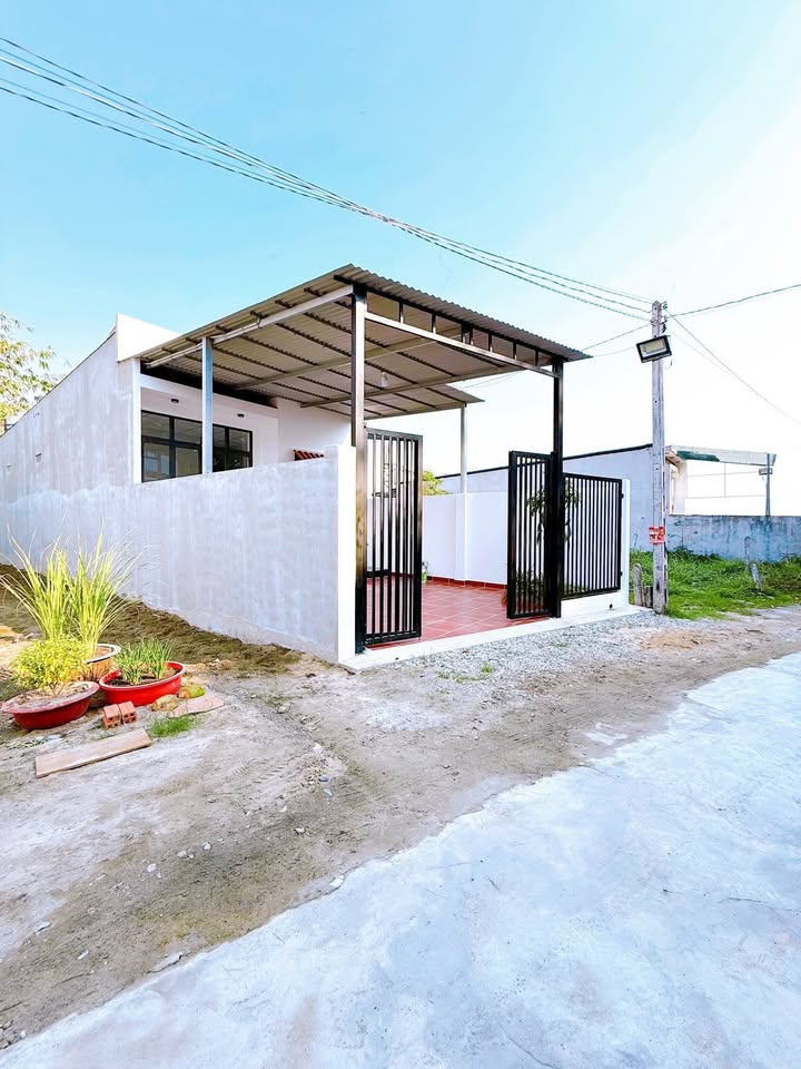 Nhà hiện đại 105m² tại Khu Phố Thanh Hoà, Tây Ninh chỉ 599 triệu - Sẵn sàng chuyển nhượng!