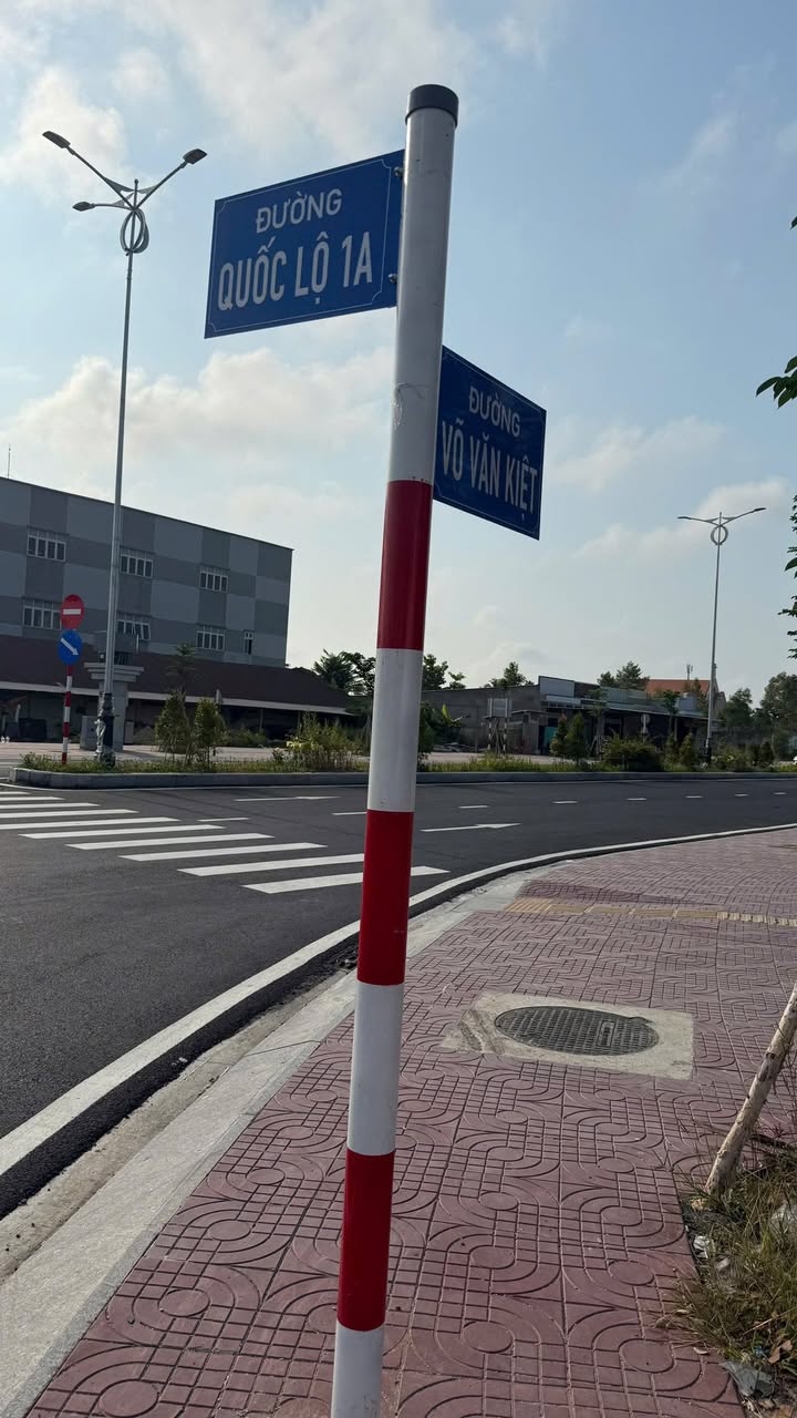 FrontHouse mặt tiền Quốc lộ 1A, Vĩnh Long 313m² giá 2 tỷ - Kinh doanh sầm uất!