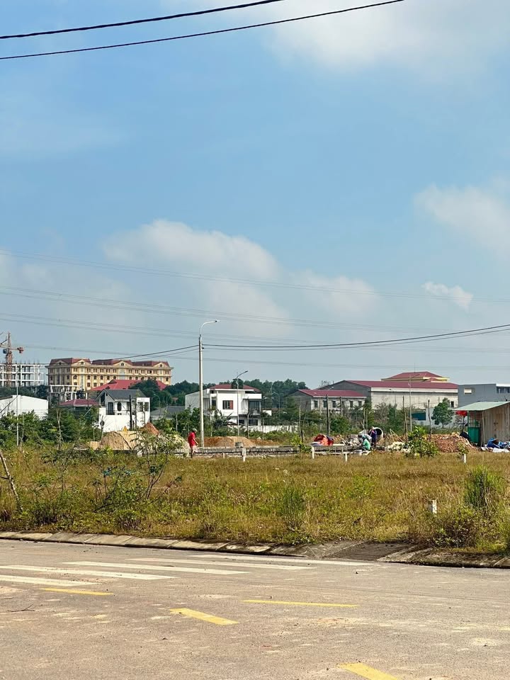 Đất nền KĐT Tân Vĩnh, Đông Hà 150m² giá 1,5 tỷ - View hồ tuyệt đẹp!