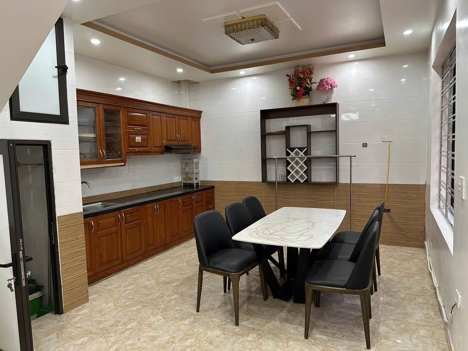 Nhà 3 tầng mặt đường Ngô Gia Tự, Hải An 45m² giá 2 tỷ - Không thể bỏ lỡ!