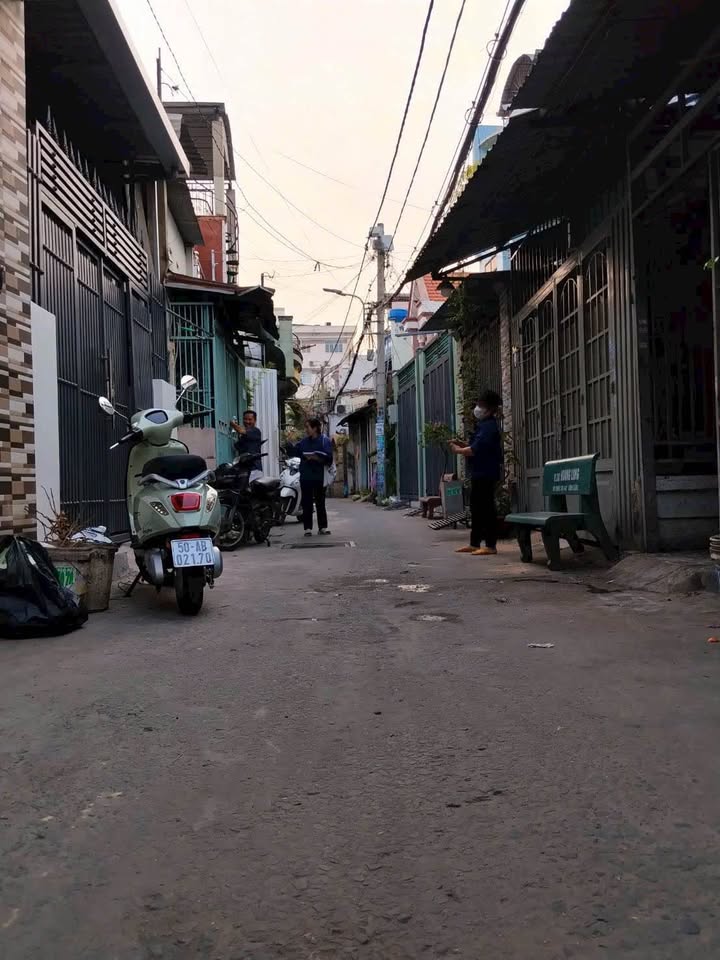 Nhà chính chủ Quận 12 67m² giá 3.8 tỷ - Vị trí thuận lợi, gần chợ và trường học!