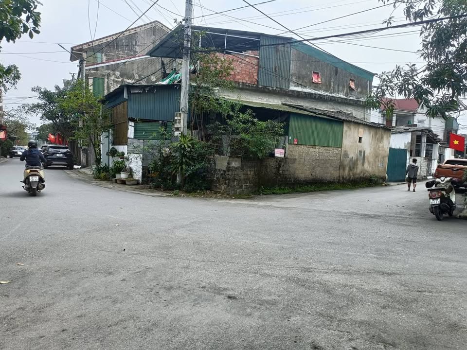 Nhà 2 tầng ngõ 16 Nguyễn Huy Tự 137.9m² giá 3 tỷ - Tiện nghi đầy đủ!