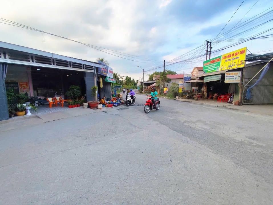 Nhà gốc 2 mặt tiền Đường Đanl, Xã Tân Phú, 131.7m² - Giá chỉ 450 triệu!